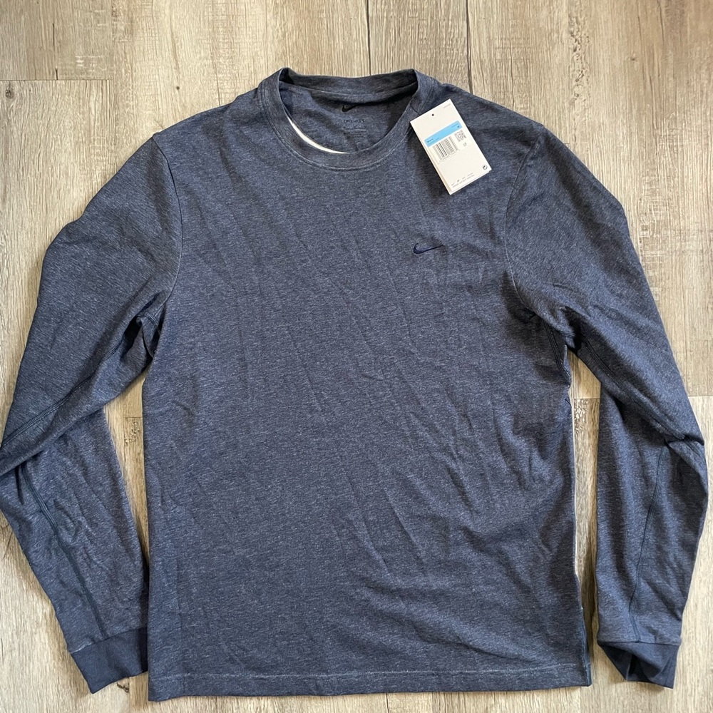 Nike heavyweight long sleeve NWT